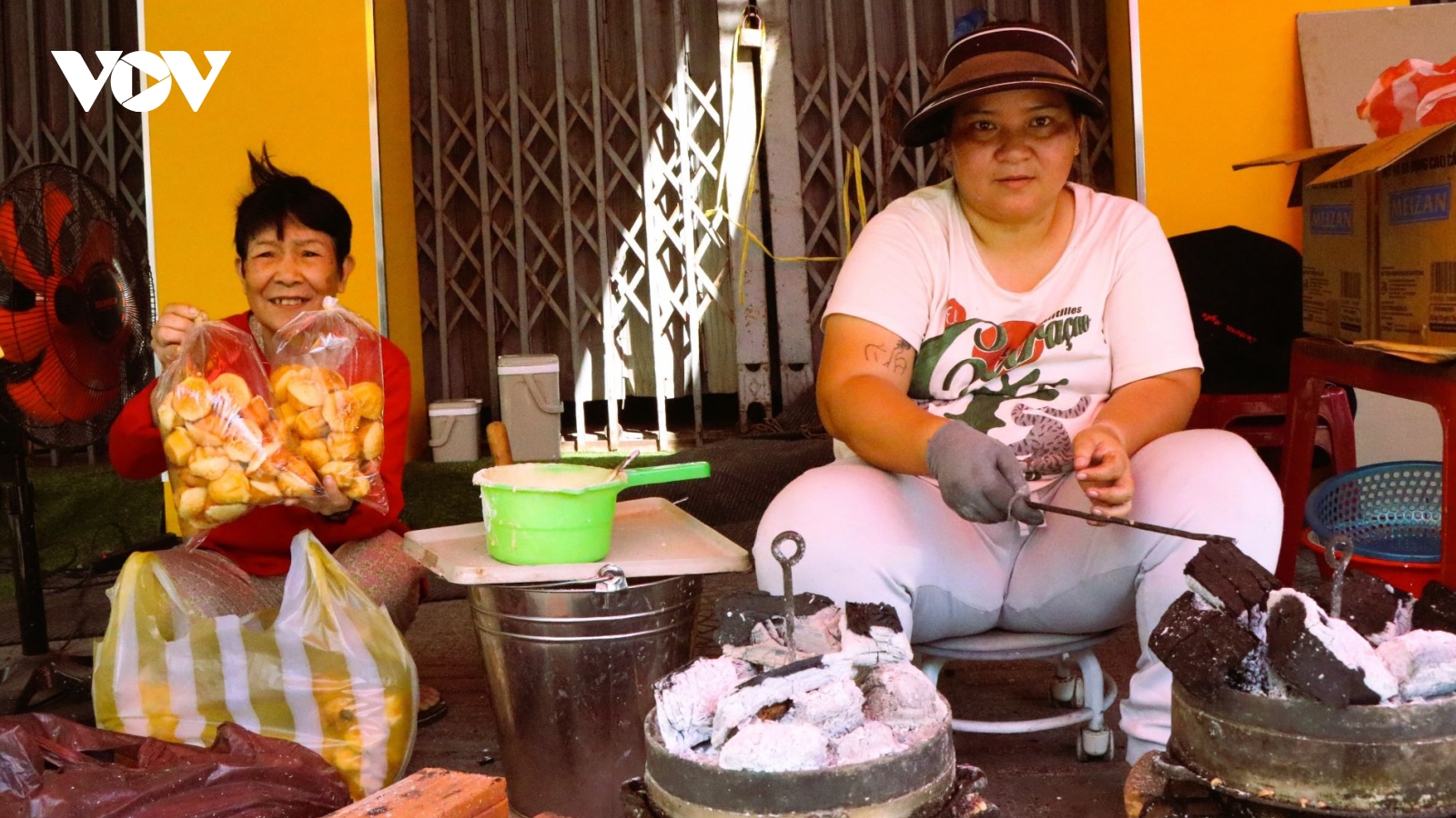 Nghề xưa cũ giữa phố thị ngày Tết